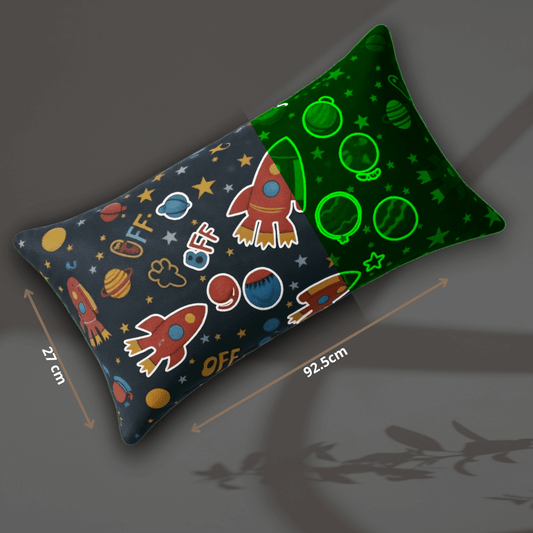Almohada GRANDE Glow in the Dark Brilla en la Oscuridad (92.5 cm x 27 cm) · Suave, divertida y luminosa