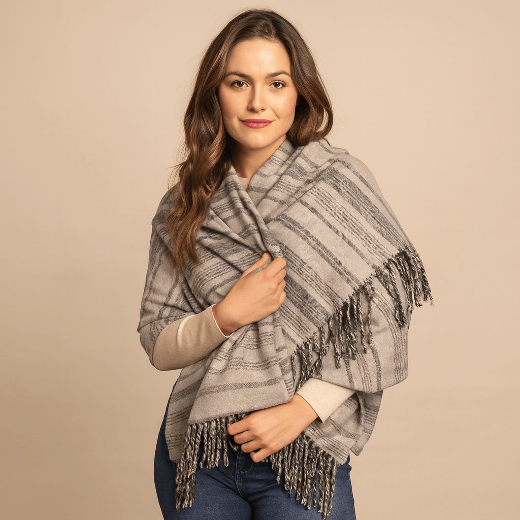 Frazada Rayas Viajera · 50% Lana · 1.40 x 1.90 mts — Ligera, versátil y perfecta para llevar contigo