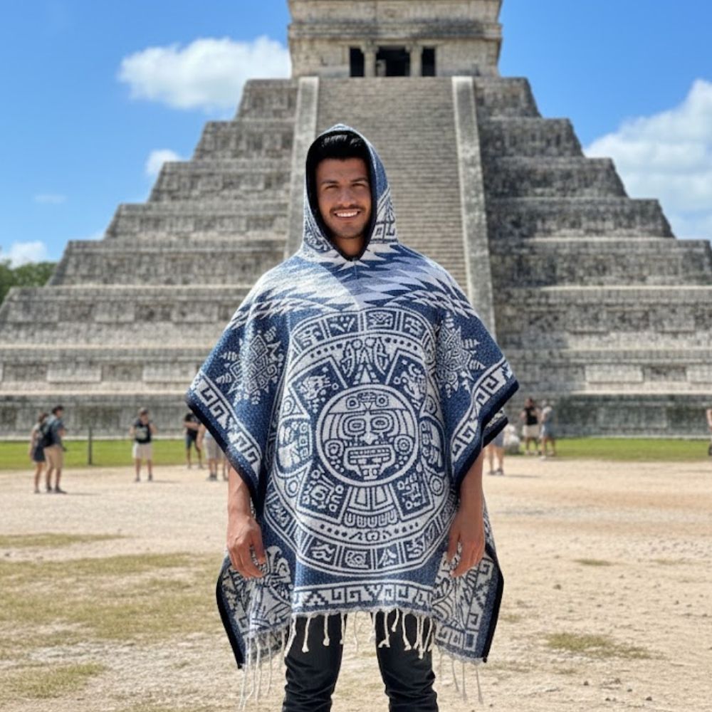 Gabán Azteca con Gorro | Cálido, Ligero y con Estilo Ancestral (1.00 x 1.10 m | 1.2 kg)